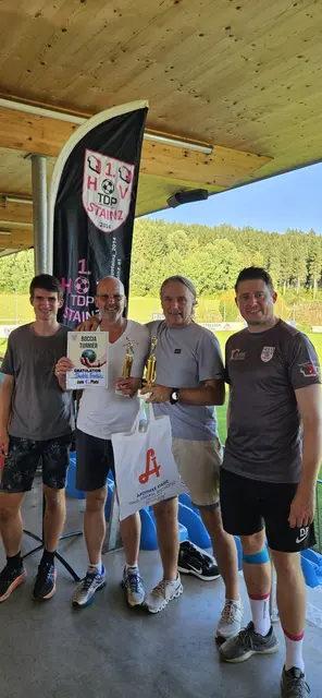 Turniersieger "Double Trouble" Claus Hammer und Gernot Gloggnitzer (m.) sowie Noah Dudek (l.) und Daniel Fabian (r.)