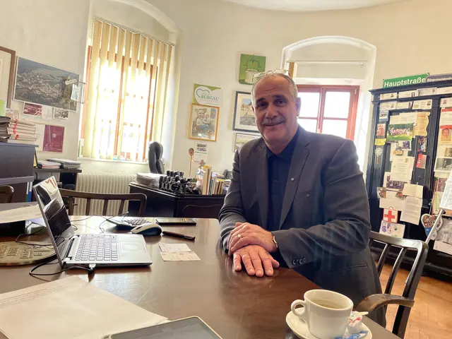 Über 20 Jahre war Gregor Löffler Bürgermeister der Marktgemeinde Burgau, 25 Jahre stand er im Dienst der Gemeindeverwaltung. Viele davon als Amtsleiter. Nun legt er mit 30. September Amt und Funktion zurück. | Foto: MeinBezirk/Margot Jeitler