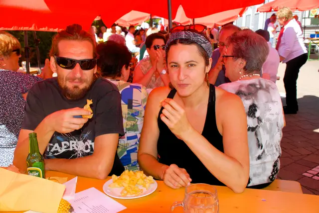 Frische " Spiralenchips "   zählten  auch  zu den kulinarischen Köstlichkeiten, neben den Heidensterz und Brennsterz mit Schwammerlsuppe 