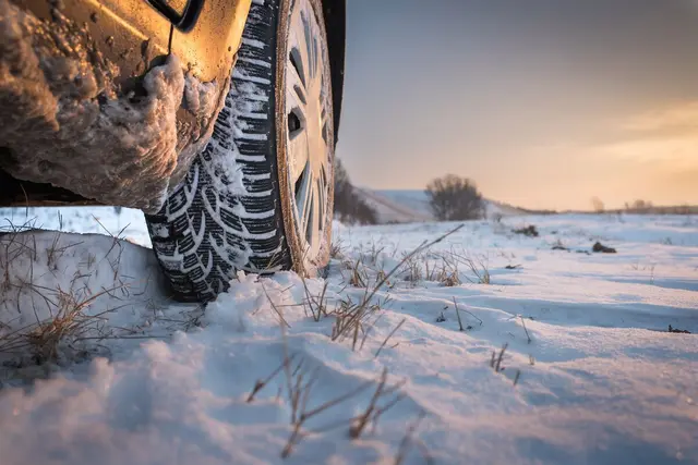 Der aktuelle Winterreifentest des ÖAMTC zeigt deutliche Qualitätsunterschiede zwischen günstigen und teureren Modellen – besonders bei der Fahrsicherheit.  | Foto: pexels