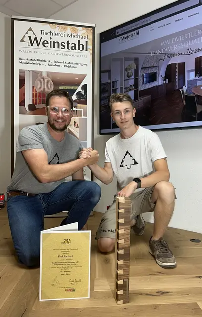 Lehrherr Michael Weinstabl mit Lehrling Richard Frei. | Foto: Tischlerei Michael Weinstabl