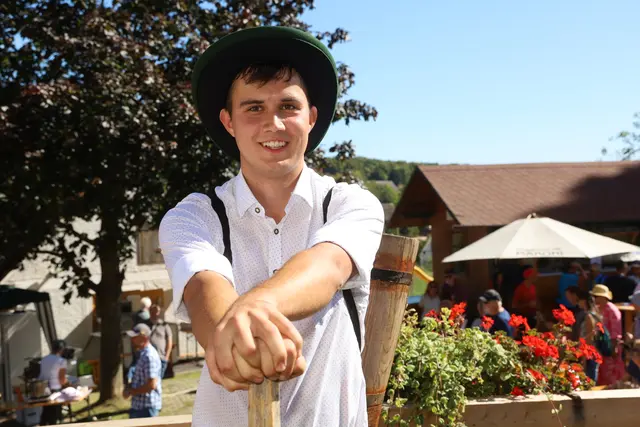 Die feschen Winzer mit ihren Puten wurden gefeiert. | Foto: Johann Schleich