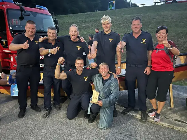 Zillenfahrer der FF Preinsbach - mit Stefan Schweighofer und Karlheinz Etlinger kniiend - und von der FF Edla-Boxhofen. | Foto: Wolfgang Zarl