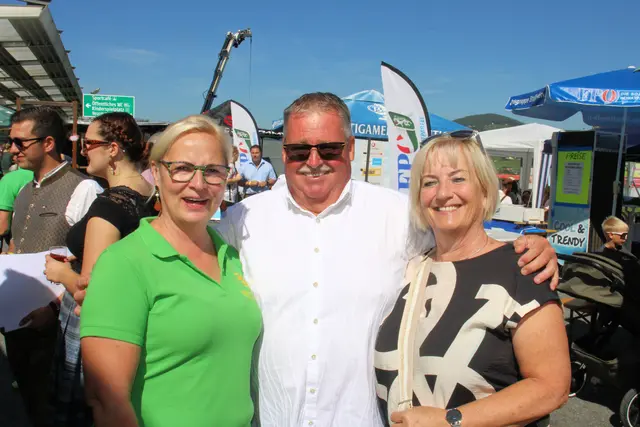 Gute Stimmung beim Prachtwetter in Stallhofen | Foto: Cescutti