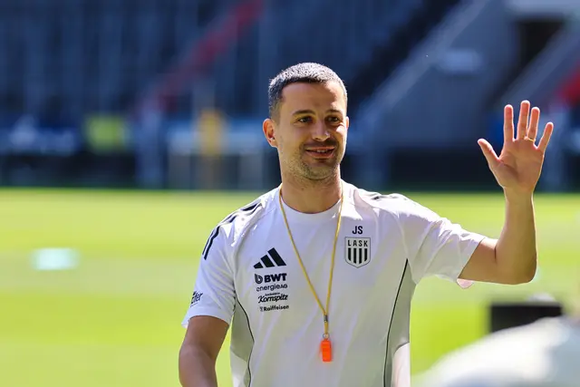 Joao Sacramento soll laut Sky aus Loyalität zu seinem Trainerteam beim LASK gekündigt haben. | Foto: Reischl