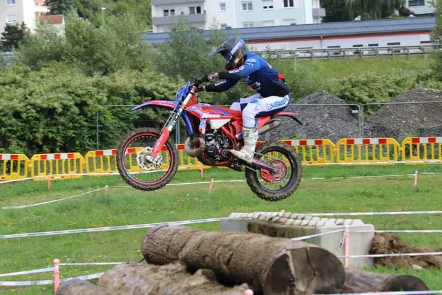 Mit Action, Adrenalin und Benzinluft feierte das Hawkduro in Pinggau vergangenes Wochenende eine gelungene Premiere. | Foto: Streethawks
