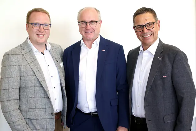 Tobias Luger, Günther Baschinger und Hans Moser klären über die Beratung auf, die sich auf das Eingliederungsmanagement in Firmen fokussiert.  | Foto: Andreas Maringer