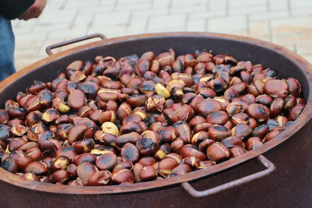 Das Rote Kreuz Kalsdorf lädt zu Kastanien und Sturm bei der Ortsdienststelle.  | Foto: Edith Ertl