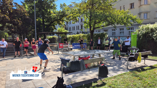 Tischtennis im Dr. Josef Resch Park in Wien-Hernals mit zahlreichen Zuschauerinnen und Zuschauern, darunter Bezirksvorsteher Peter Jagsch. | Foto: Tischtennis Hobby Wien
