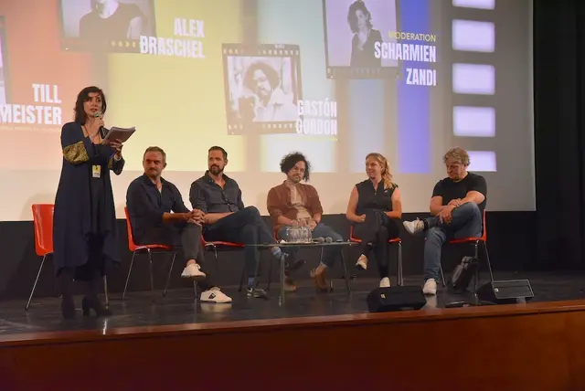Bei der Podiumsdiskussion: Scharmien Zandi (v.l.), Matt Szymanowski, Stefan Baumgartner, Gastón Gordon, Alexandra Braschel und Till Fuhrmeister. | Foto: krisch