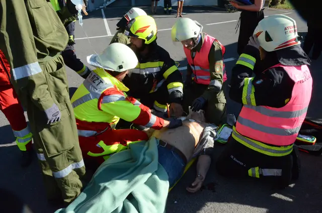 Gemeinsam mit den Einsatzorganisationen der Umgebung wurden verschiedene Katastrophenszenarien abgearbeitet. | Foto: FF Kirchberg