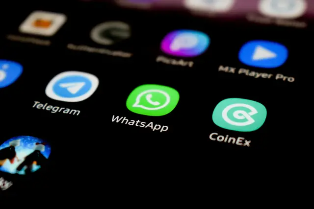 Professionelle Hilfe ist unter anderem auch per WhatsApp möglich | Foto: unsplash