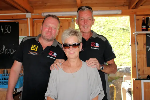 Zahlreiche Vereine schenkten bei verschiedenen Ständen aus. | Foto: Cescutti