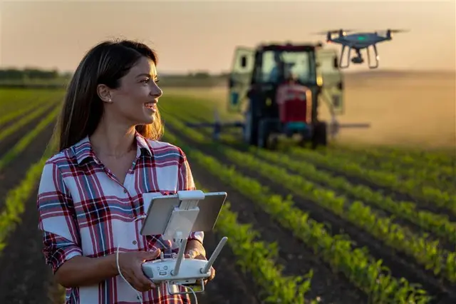 Zwischen Tradition und Fortschritt: In der Landwirtschaft entstehen durch moderne Technologien neue Formen der Produktion. | Foto: panthermedia/budabar
