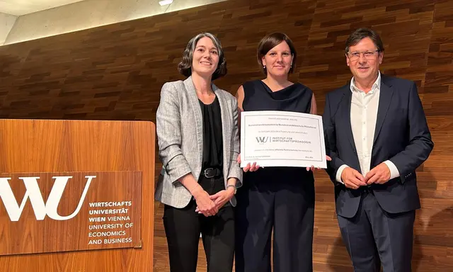 Verleihung der Urkunde an die HAK/HAS Mistelbach mit Dr. Kerstin Wurth-Konczer (WU Wien), Mag. Sandra Körner und Direktor Mag. Christian Rindhauser | Foto: HAK/HAS Mistelbach