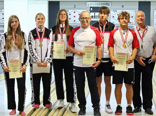 Team Salzburg: Emely Hasenauer, Lara Flatscher, Lisa Trixl, Landessportwart Reinhold Merlingen, Adrian Lamprecht, Fabian Flatscher, Veranstalter Franz Hiegelsberger (OÖ)