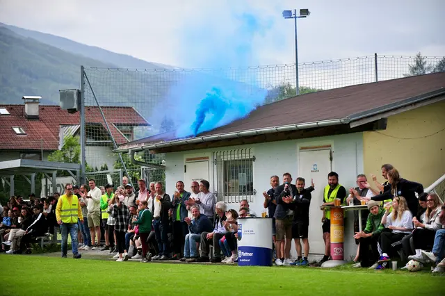 Auch die Kantine ist baufällig – der blaue Rauch steigt aber nur in besonderen Erfolgsfällen auf. | Foto: Hassl
