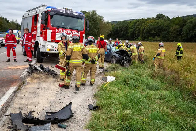 Ein schwerer Verkehrsunfall auf der B13 forderte ein Todesopfer. | Foto: Pressestelle BFK Mödling / M. Seyfert