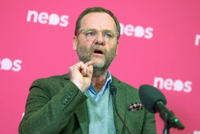 Neos-Staatssekretär Josef Schellhorn hält den Vorstoß der Sozialministerin, Quoten für ältere Arbeitnehmer einzuführen, für nicht zielführend. | Foto: Michael Indra / SEPA.Media / picturedesk.com