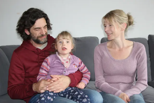Andrea und Miroslaw Gladki mit ihrer Tochter Amy, die es bisher nicht so einfach hatte in ihrem noch jungen Leben. | Foto: Staudinger