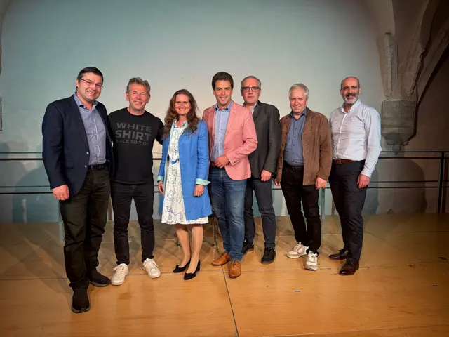 Michael Renz, Martin Kosch, Karin Leitner, Manuel Aichberger, Christian Buxhofer, Josef Heindl, Rudolf Ringer (v.l.)

  | Foto: Stift Lilienfeld