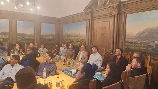 Beim Infotag in der Stadtgemeinde Hallein wurden die Details und Abläufe besprochen.  | Foto: Tarik Asil