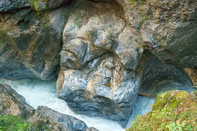 Bild #2953: Blick von der Helix in die tosende Tiefe der Schlucht | Foto: © by Ing. Günter Kramarcsik