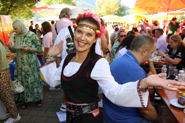 Fröhlich durch das Fest tanzte Donka Peneva.