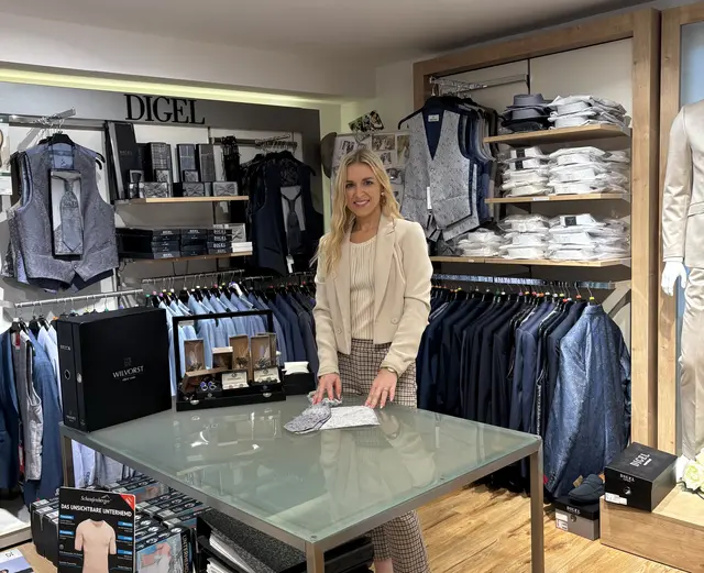 Sandra Durlacher-Laschober hat alles, was Herren modisch brauchen.  | Foto: MeinBezirk/Leonie Herrmann