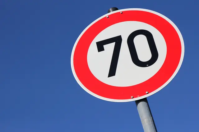 In Pressegen gilt wieder 100 | Foto: stockadobe/Björn Wylezich 