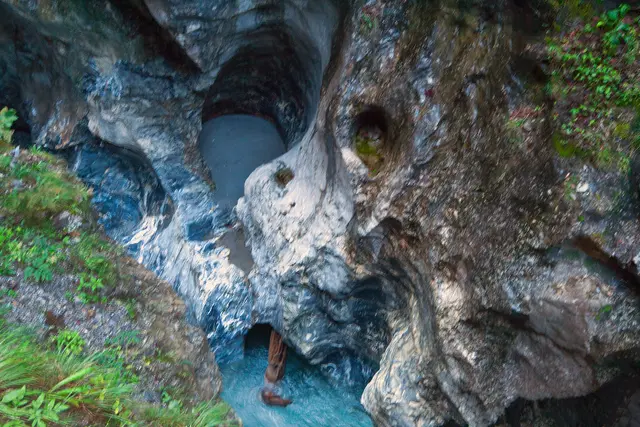 Bild # 2922: deutliche Spuren der Kraft von Wildwasser | Foto: © by Ing. Günter Kramarcsik