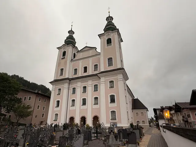 Nachdem sie beim Versuch, Geld mittels eines Drahtes aus dem Opferstock zu fischen, gestört wurden, flüchteten die Täter zu Fuß. | Foto: ZOOM.Tirol
