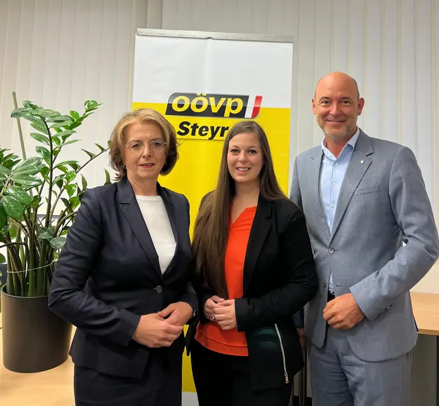 Judith Ringer mit designierter OÖVP Stadtparteiobfrau Julia Granegger und Fraktionsobmann Markus Spöck. (v.l.) | Foto: ÖVP Steyr