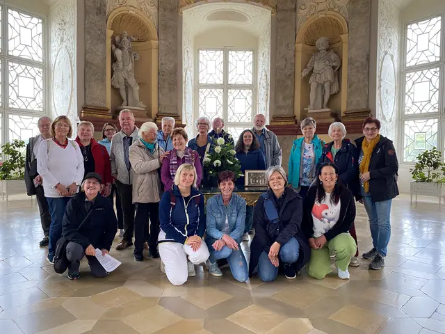 1. Reihe: Andrea Weber, Marta Kamp, Monika Mayrhofer, Beate Zeilinger
2. Reihe: Franz Deuschlinger, Elisabeth Pamperl, Hildegard Strobl, Ulrike Burian, Andreas Valenta, Irma Schimani, Maria Feilinger, Elisabeth Pfabigan, Elfriede Zach, Frithjof Kamp, Monika Deimel, Franz Haidl, Maria Bauer, Rosa Schön, Gabriele Brand | Foto: PBZ Raabs