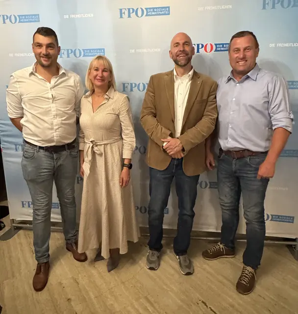 GR Dominik Steinmayr, StR Evelyn Kattnigg, Ralph Schöllhammer, Vizebürgermeister Helmut Zöttl. (v.l.)

  | Foto: FPÖ Steyr