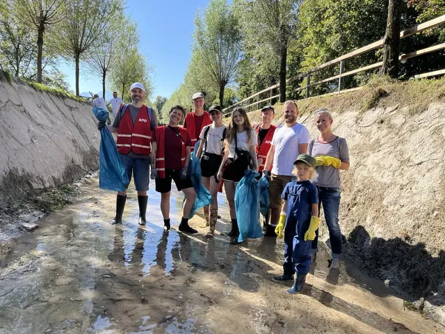 Bernhard Gugg, GR Cornelia Plank, GR Peter Weiss, GR Sara Sturany, GR Roberta Jelinek, GR Daniel Käfer, LAbg. Markus Walter, Doris Reithmayr (v.l.n.r.) | Foto: KPÖ Plus