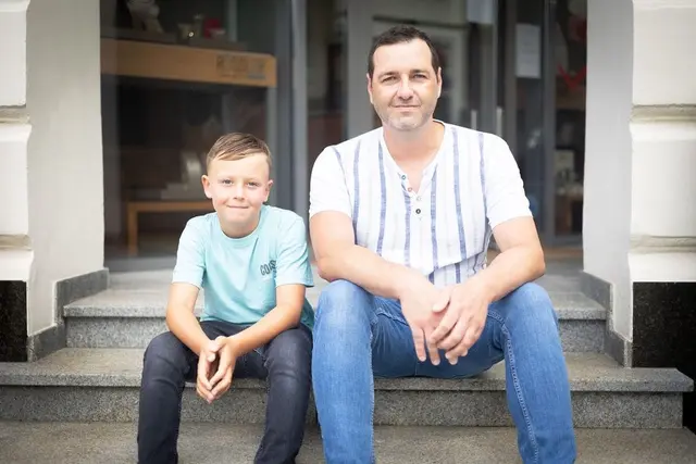 Julian und Papa Martin Willingshofer. Auch Julian stand schon für einen Kinofilm vor der Kamera. | Foto: Ivett Fotó/Hronyecz Ivett Photography