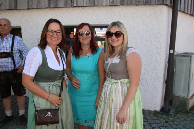 Bürgermeisterinnen: Martina Berger und Conny Ecker (r.) mit Hildegard Gerstl.