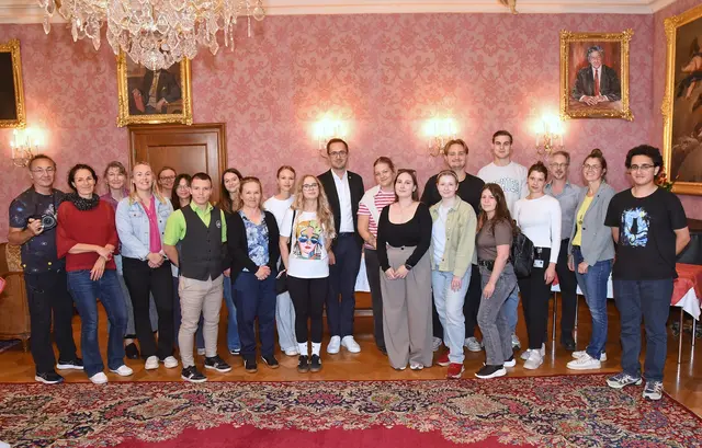 Teamarbeit über Grenzen hinweg: Studierende aus ganz Europa entwickelten in St. Pölten kreative Lösungen für aktuelle Herausforderungen. | Foto:  Josef Vorlaufer
