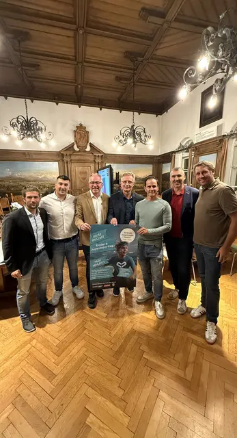 Besondere Unterstützung erhält der Sporttag durch Olympiasieger Thomas Stangassinger und Weltmeister Philipp Schörghofer, die den Tag mitgestalten und bereits beim Infotag in der Stadtgemeinde Hallein mit dabei waren. | Foto: Tarik Asil