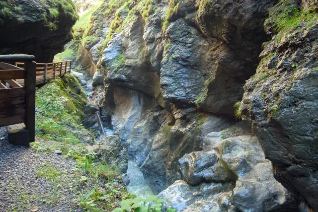 Bild # 2955: Hier ist gut zu erkennen, wie hoch dieser Bach seiner Spuren hinterlassen hat. | Foto: © by Ing. Günter Kramarcsik