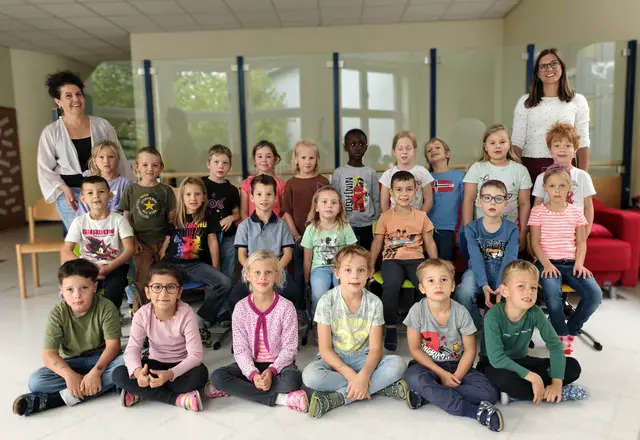 2025 Volksschule Atzenbrugg-Heiligeneich, 1b. mit Stützkraft Manuela Gugganig und Klassenlehrerin Katrin Ziegler. | Foto: Christian Nowotny
