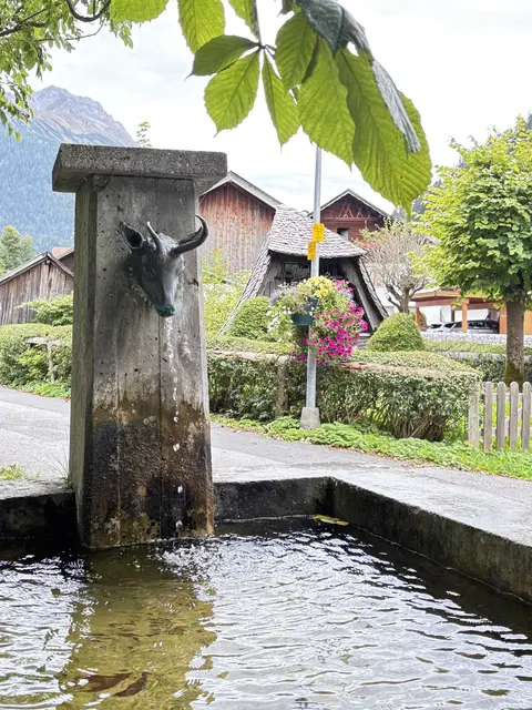 Der Brunnen im Mösle wird erneuert und im Zuge der Neugestaltung der Fläche rund um die kleine Kapelle an anderer Stelle aufgestellt. | Foto: MeinBezirk/Günther Reichel