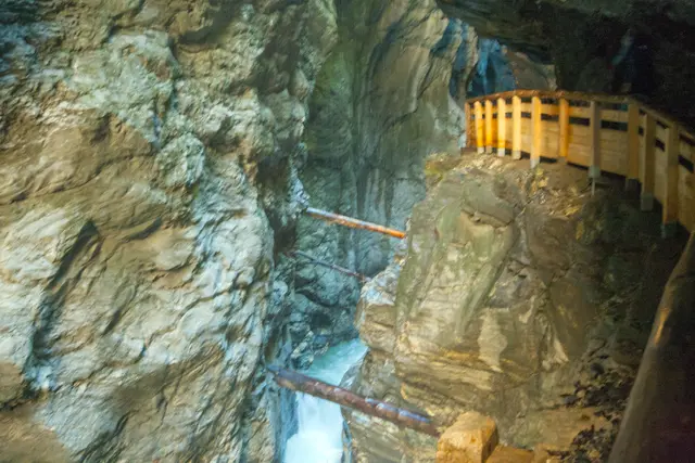 Bild # 2958: deutlich über der Hochwassermarke ist der Besuchersteig sicher angelegt. | Foto: © by Ing. Günter Kramarcsik