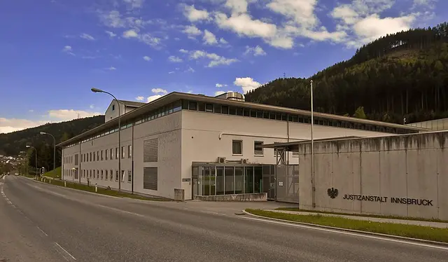 Zu einem Auffahrunfall kam es Mittwochfrüh auf der Völser Straße im Bereich der Justizanstalt Innsbruck. | Foto: Penz