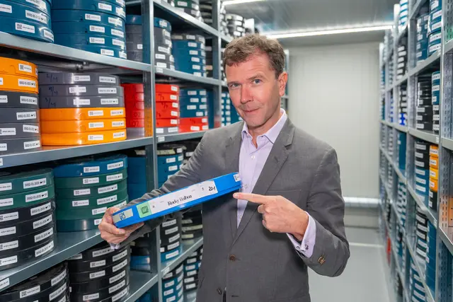 Michael Loebenstein, Direktor des Österreichischen Filmmuseums, führte MeinBezirk durch das historische Filmlager.  | Foto: Valentina Marinelić/MeinBezirk