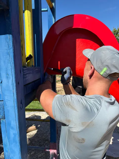 Die Jugendlichen packten kräftig an.  | Foto: Landjugend Laa
