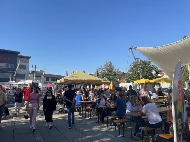 Von Kürbisfleck über Pizza Napoletana bis zu Asia-Streetfood reichte das kulinarische Angebot der regionalen Anbieter. | Foto: Verein BLOP!