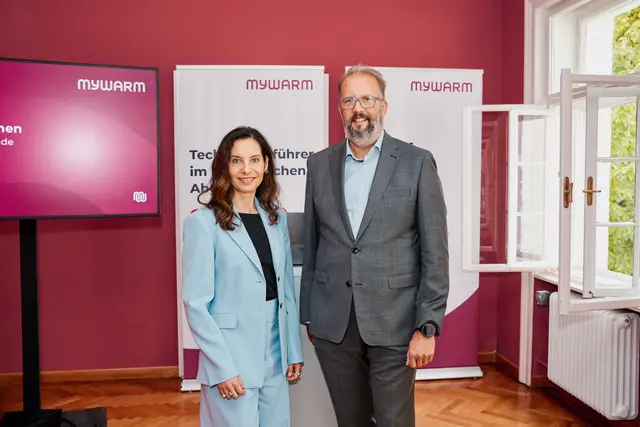 v. l. : Petra Schmucker, geschäftsführende Gesellschafterin Brunata-Metrona GmbH &amp; Co. KG; Klaus Hense, Geschäftsführer MyWarm GmbH. | Foto: myWarm / etzlfoto.com
