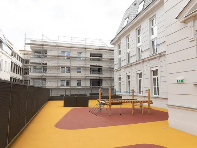 Auf dem ehemaligen Gelände des Sophienspitals in der Apollogasse wächst ein Stück Zukunft heran: das Stadtquartier „Sophie7“. | Foto: Lukas Fuchs